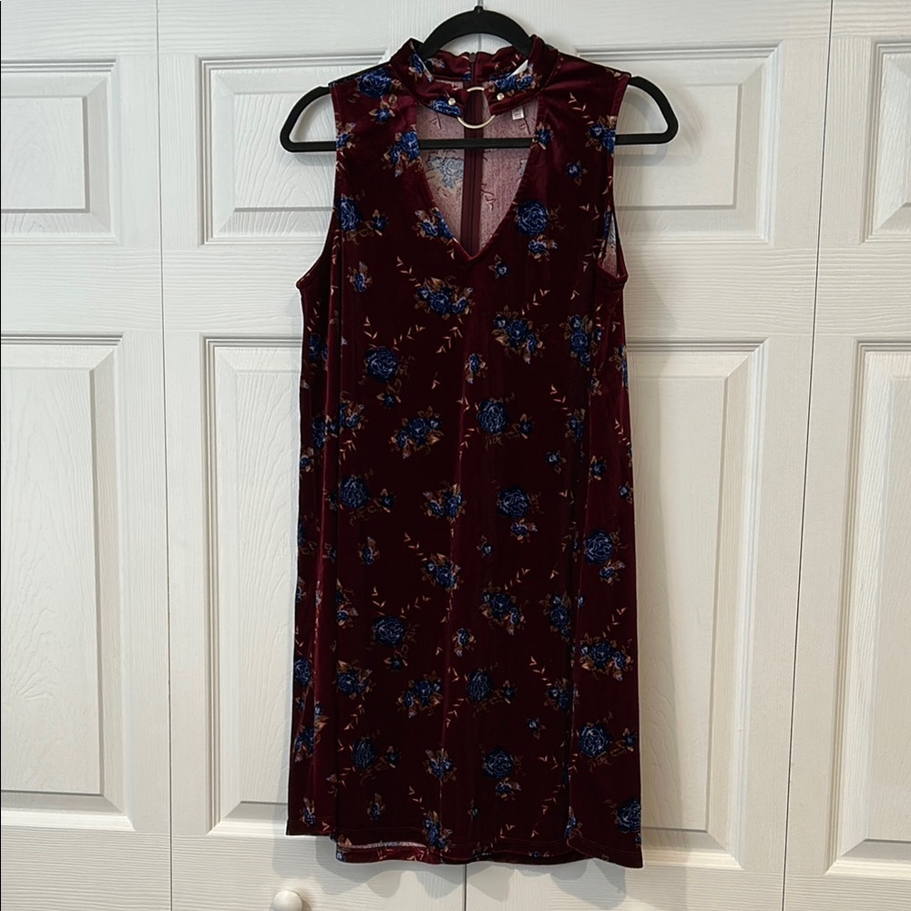 Xhilaration Red Sleeveless V-Neck Sheath Dress